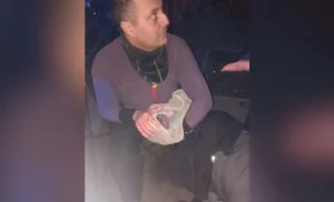 Incroyable! En France, un sans-papier algérien aide une dame à accoucher en pleine rue de Paris France : il aide une dame à accoucher en pleine rue