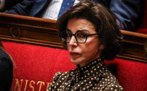 Polémique en France : Rachida Dati, ministre de la culture traitée de « Petite Beurette » par un Journaliste Polémique en France : Rachida Dati, ministre de la culture traitée de « Petite Beurette » par un Journaliste