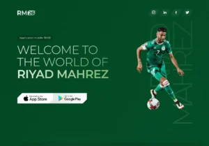 Riyad Mahrez en action avec le logo RM26 et liens sociaux.