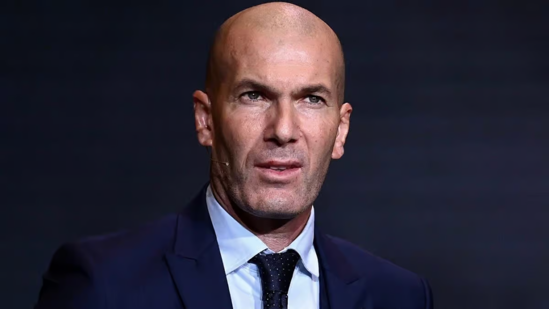 Zidane en Algérie Zidane en Algérie, homme en costume, expression sérieuse.