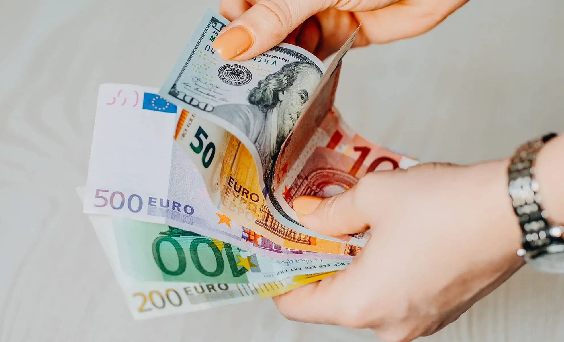 Taux de change : Que valent 100 euros en dinars algériens sur le marché noir ce samedi 11 mai 2024 ? Taux de change : Que valent 100 euros en dinars algériens sur le marché noir ce samedi 11 mai 2024 ?