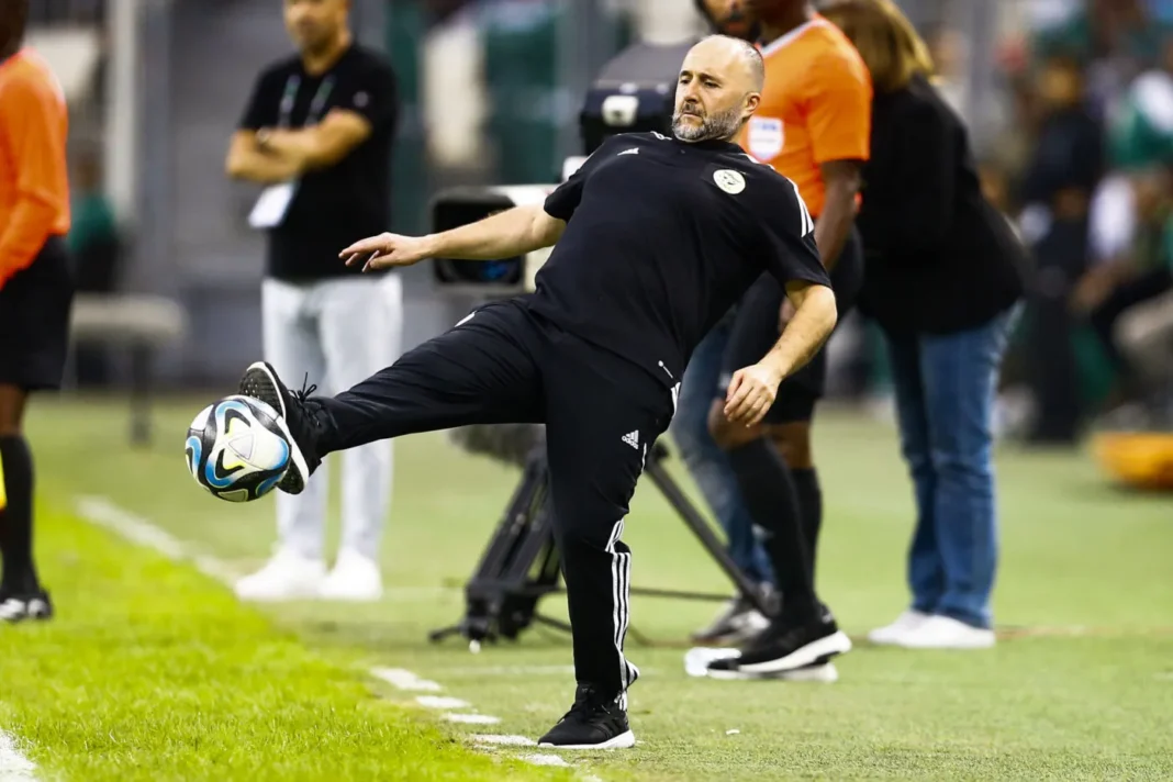 Djamel Belmadi, entraîneur de football, en train de jouer au football sur le terrain.