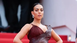 Georgina Rodriguez, la femme de Ronaldo, sévèrement critiquée à cause de... Georgina Rodriguez, la femme de Ronaldo, sévèrement critiquée à cause de...