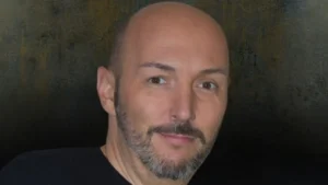 France : "On essaie de m’empêcher de dire du bien de l’Algérie",Marc Mauco France : il dit du bien de l'Algérie et en fait les frais