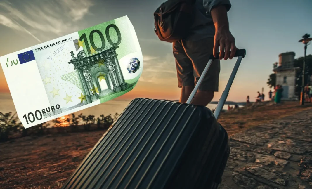 Voyageur avec valise et billet euro Voyageur avec valise et billet de 100 euros au coucher du soleil.