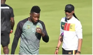 Les Déceptions Majeures de la CAN 2024 : Riyad Mahrez, Djamel Belmadi, et bien d'autres ! Riyad Mahrez et Djamel Belmadi lors d'une séance d'entraînement de football.
