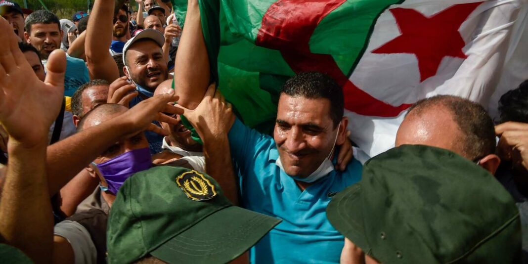 Manifestation populaire en Algérie pour soutenir Karim Tabbou.