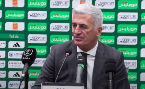 Équipe d'Algérie : Vladimir Petkovic explique la convocation de joueurs blessés Vladimir Petkovic s'engage pour le Ramadan avec l'équipe nationale d'Algérie