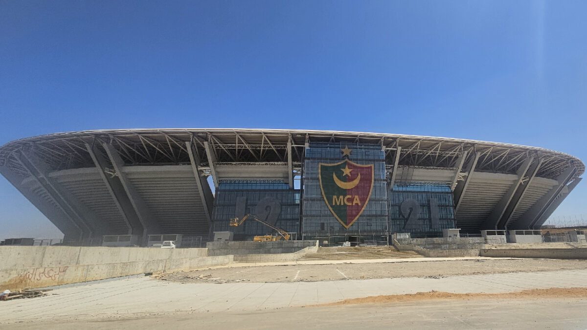 Événement Historique en Vue : MCA vs FC Barcelone pour l'Inauguration du Stade Ali Lapointe