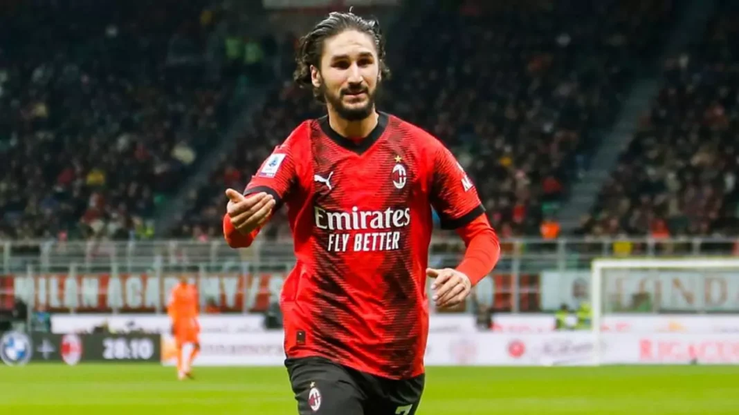 Yacine Adli joueur de football en action sur le terrain.