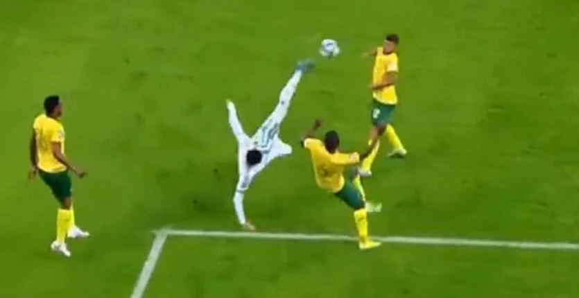 Algérie vs Afrique du Sud : Le but spectaculaire de Yassine Benzia enflamme la toile mondiale