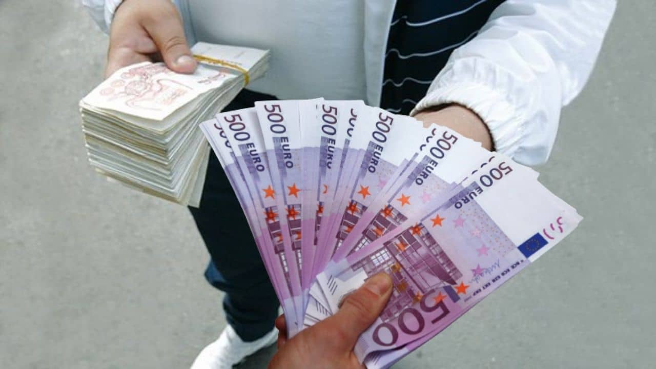Taux de change en Algérie : Que valent 500 euros en Dinars Algériens ce vendredi 19 avril 2024 ? Taux de change en Algérie : Que valent 500 euros en Dinars Algériens ce vendredi 19 avril 2024 ?