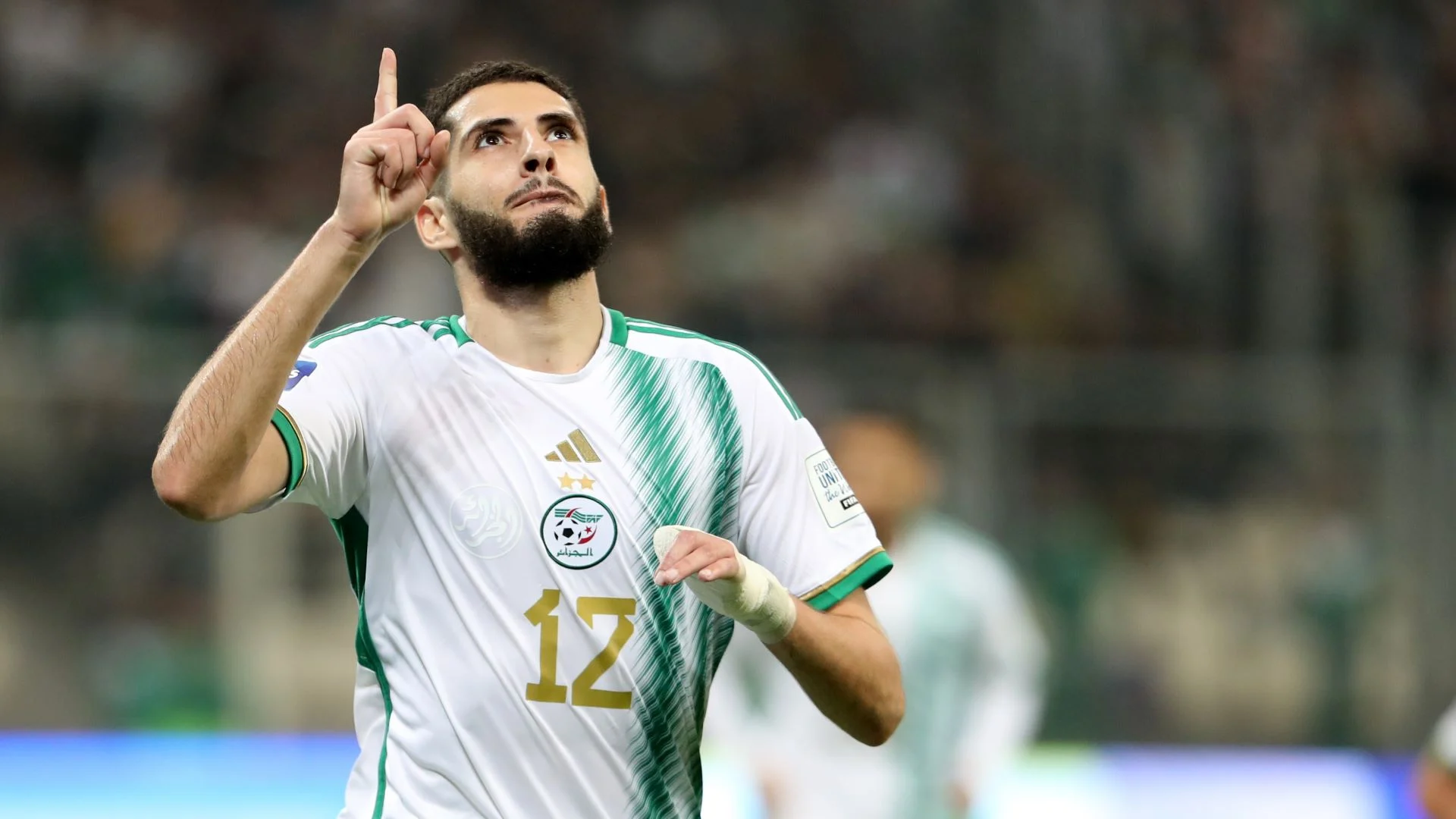 Yassine Benzia en train de célébrer un but lors du match Algérie contre Afrique du Sud.