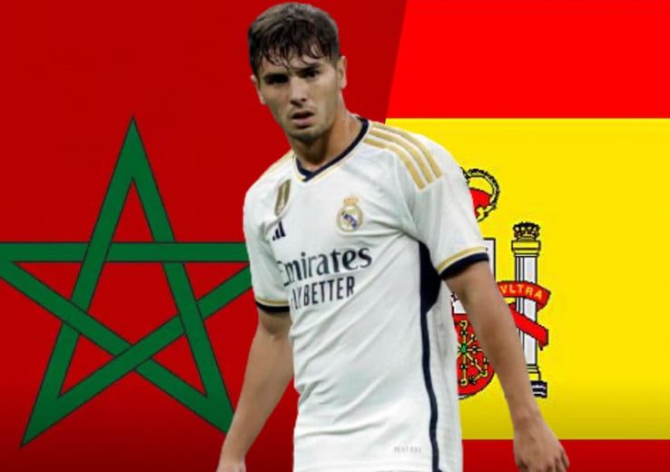 Brahim Diaz portant le maillot du Real Madrid avec drapeau du Maroc et Espagne en arrière-plan.