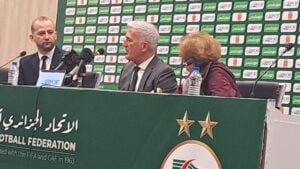 Finies les années de vache maigre: Vladimir Petkovic donne le ton d'un nouveau départ Petkovic exprime son admiration pour le stade 5 Juillet lors d'une conférence.