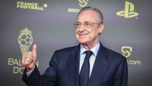 Florentino Perez lors d'une conférence sur le transfert de Mbappé.
