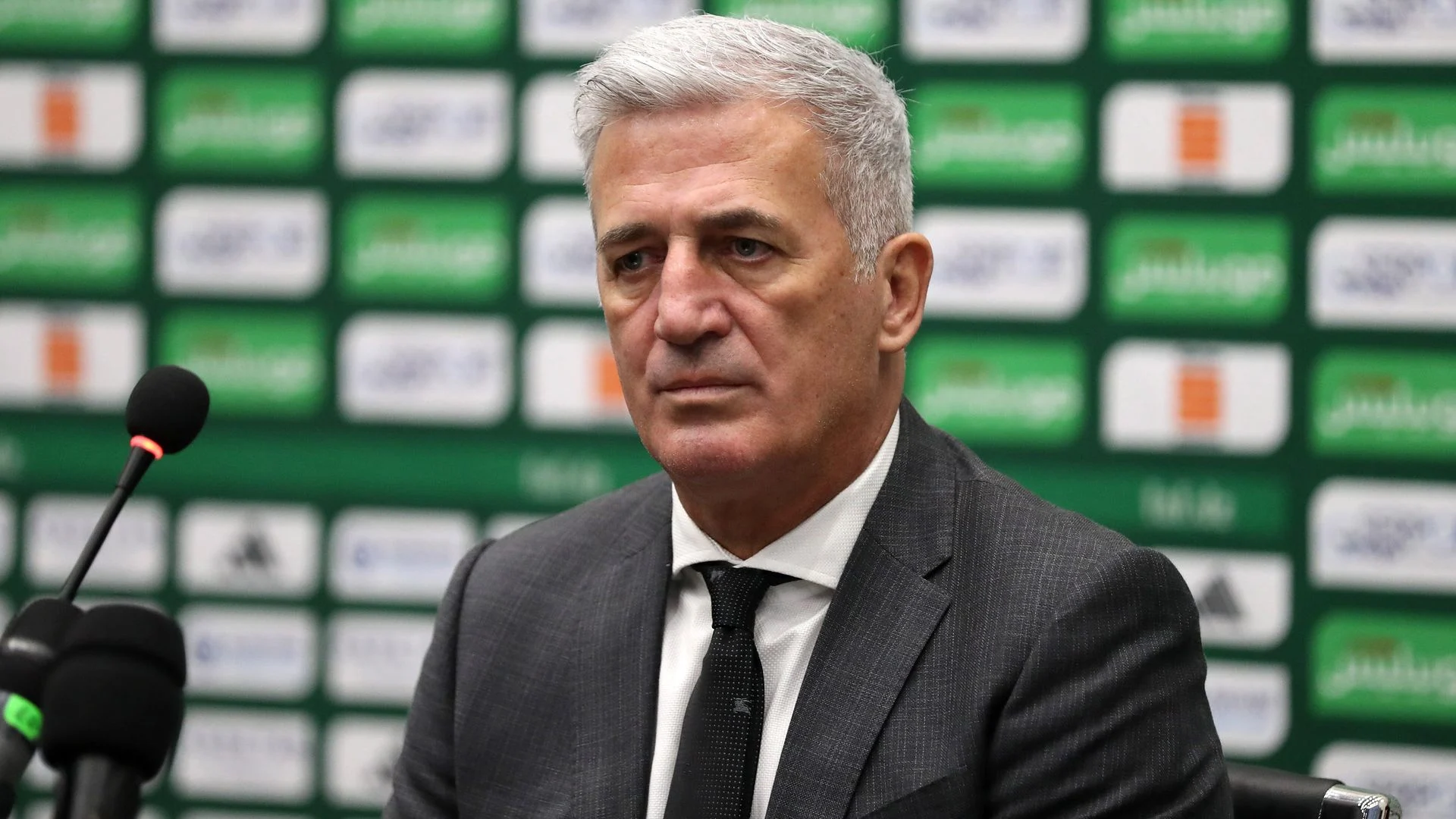 Scandale en équipe d'Algérie : un autre joueur refuse la convocation et risque l'exclusion par Petkovic !