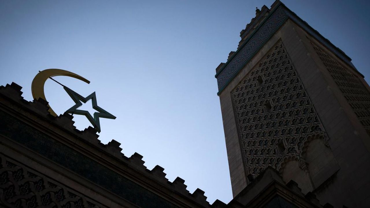 Acte choquant en France : Une tête de cochon devant une mosquée au début du Ramadan