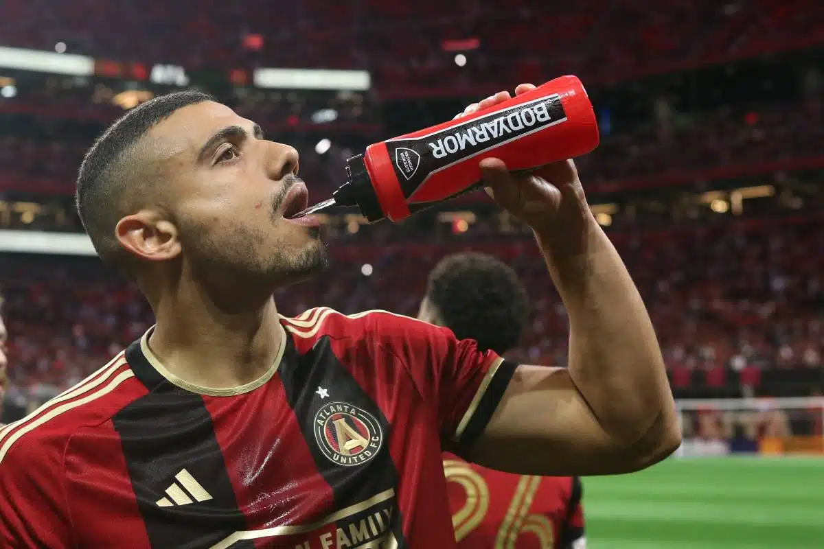 Ramadan : Les joueurs musulmans des clubs français font face à des poursuites en raison du jeûne Ramadan : La FFF refuse les pauses pour les joueurs musulmans