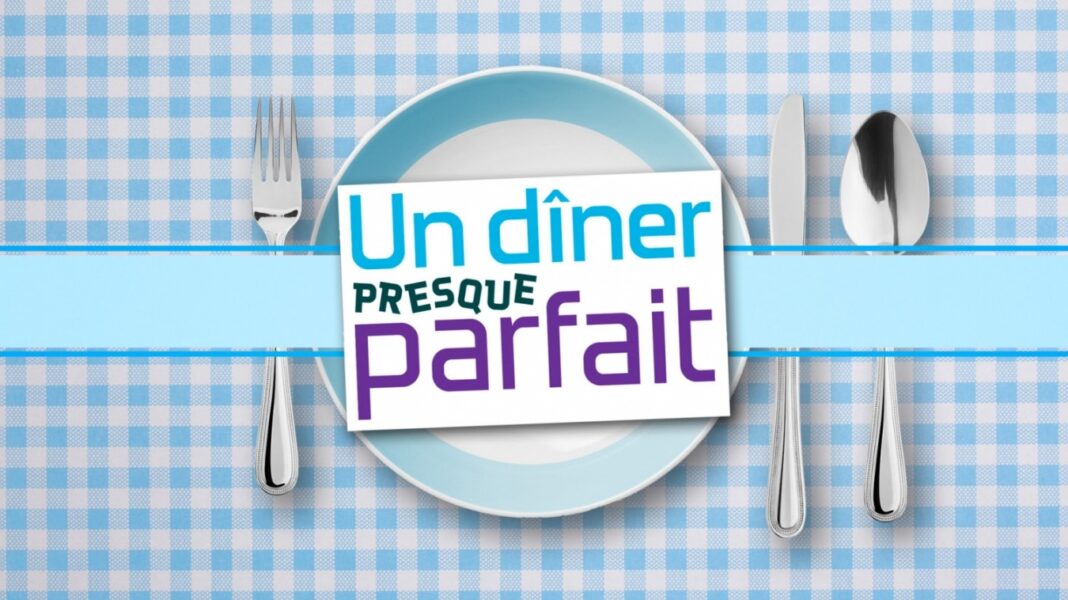 Assiette avec couverts et logo du dîner presque parfait pour Ramadan 2024.
