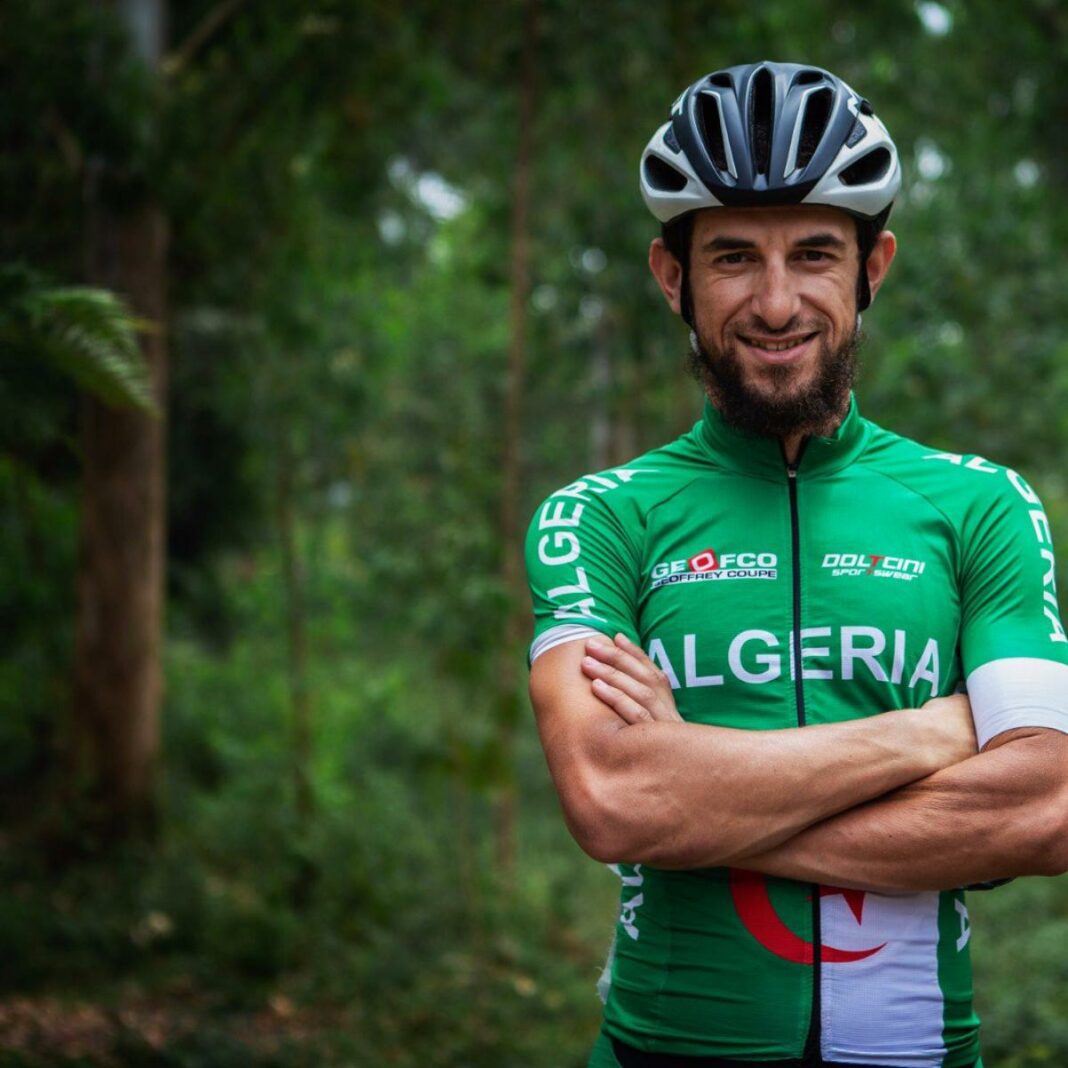 Azzedine Lagab, cycliste algérien, lors du Tour du Bénin 2024.