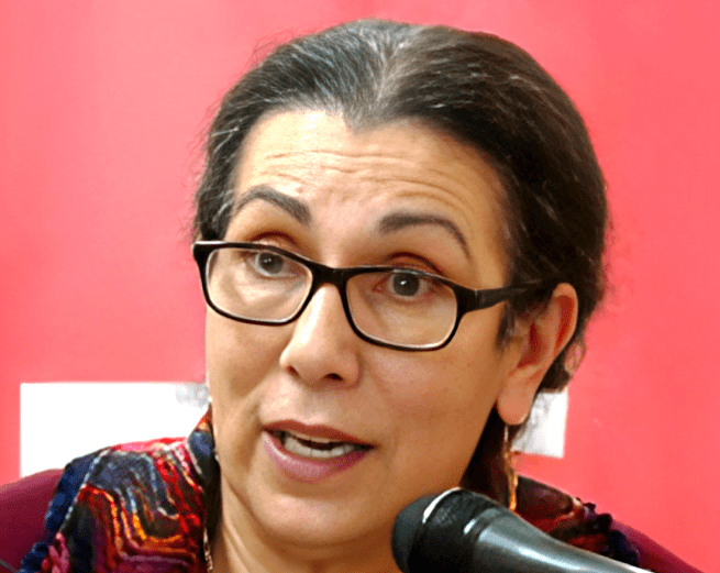 Louisa Hanoune critique Ibtissam Hamlaoui lors d'une conférence.