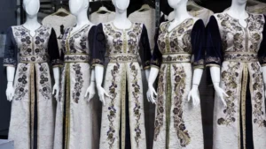 France : cette algérienne expose le caftan marocain lors d'une foire. La réaction marocaine est automatique France : cette algérienne expose le caftan marocain lors d'une foire
