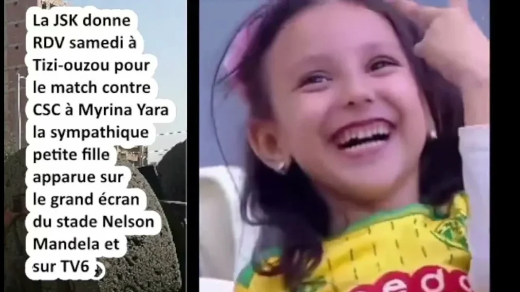 Jeune fille heureuse portant un maillot de football de la JSK.