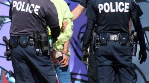 En France, un jeune algérien aide la Police à maitriser un suspect