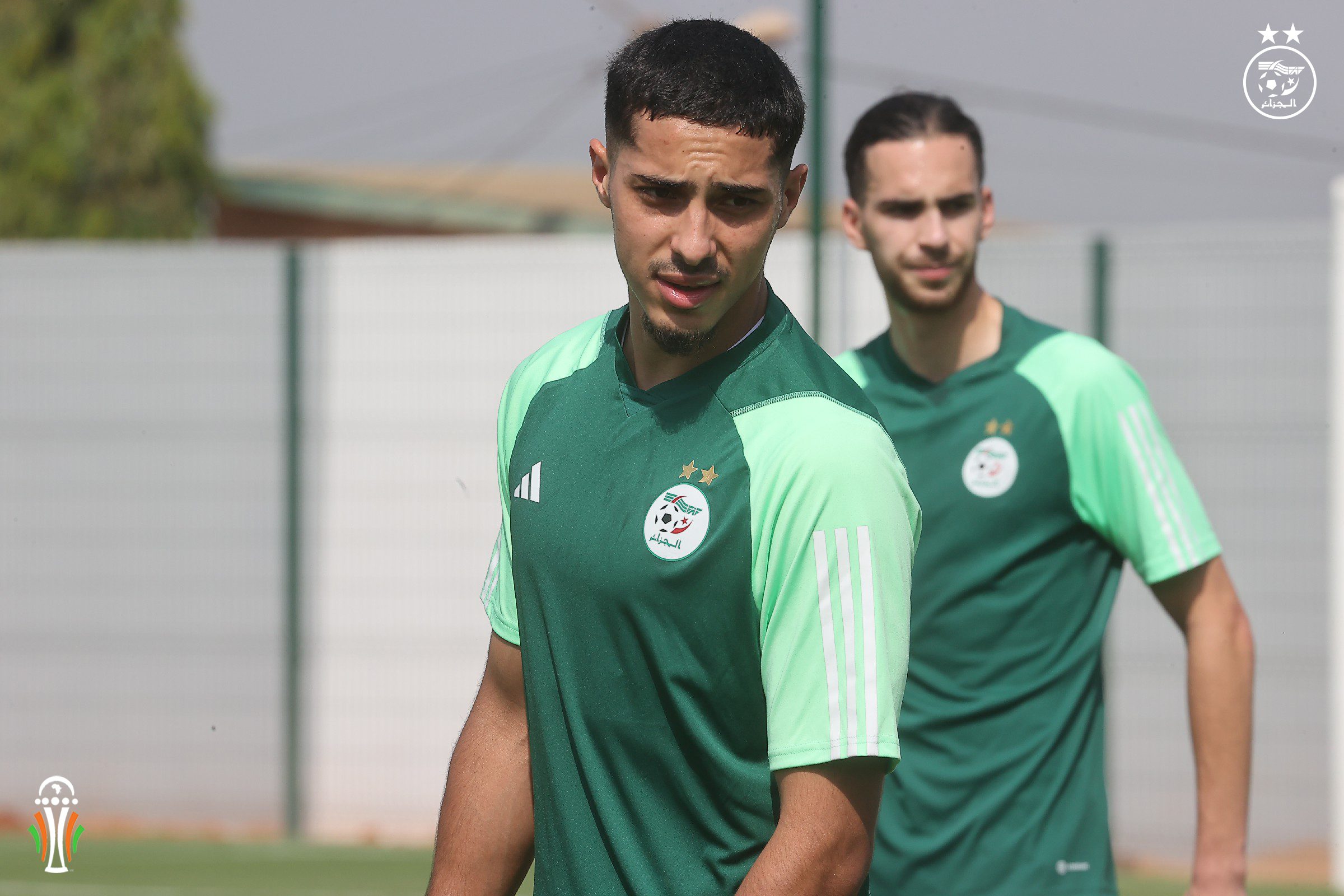 Farès Chaïbi en difficulté : l'entraîneur de l'Eintracht Frankfurt exprime son mécontentement Farès Chaïbi : Retour possible en équipe d'Algérie après une absence surprenante
