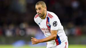Islam Slimani de retour en France? Le Fennec s'apprête à vivre l'un des moments les plus fous de sa carrière Islam Slimani en maillot de football lors d'un match important.