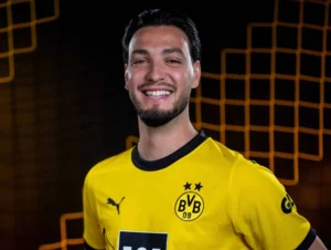 Enfin! Ramy Bensebaini peut véritablement éclore! Un changement inattendu offre une chance unique au Fennec Ramy Bensebaini peut enfin éclore au BVB...