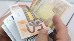 Taux de change du dinar ce 16 Juillet : Une différence de près de 100 DA entre le marché noir et celui officiel Taux de change du dinar ce 16 Juillet