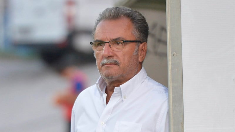 USMA nomine Ante Čačić : nouveau leader pour la Coupe de la CAF Ante Čačić, entraîneur de football, en portrait sérieux.