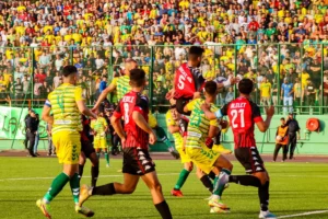 L'USM Alger et la JSK dans une lutte féroce