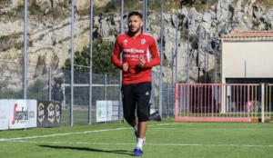 Youcef Belaili en entraînement après sa blessure.