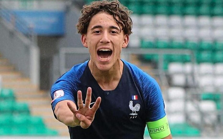 Eliminatoires CAN 2025 : Adil Aouchiche, nouveau renfort algérien Eliminatoires CAN 2025 : Adil Aouchiche, nouveau renfort algérien