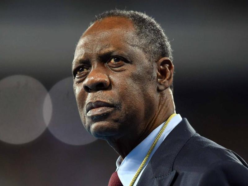 Portrait d'Issa Hayatou, figure du football africain décédé.
