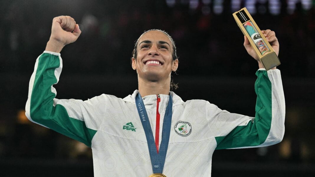 Athlète algérienne célébrant sa victoire aux Jeux Olympiques Paris 2024.