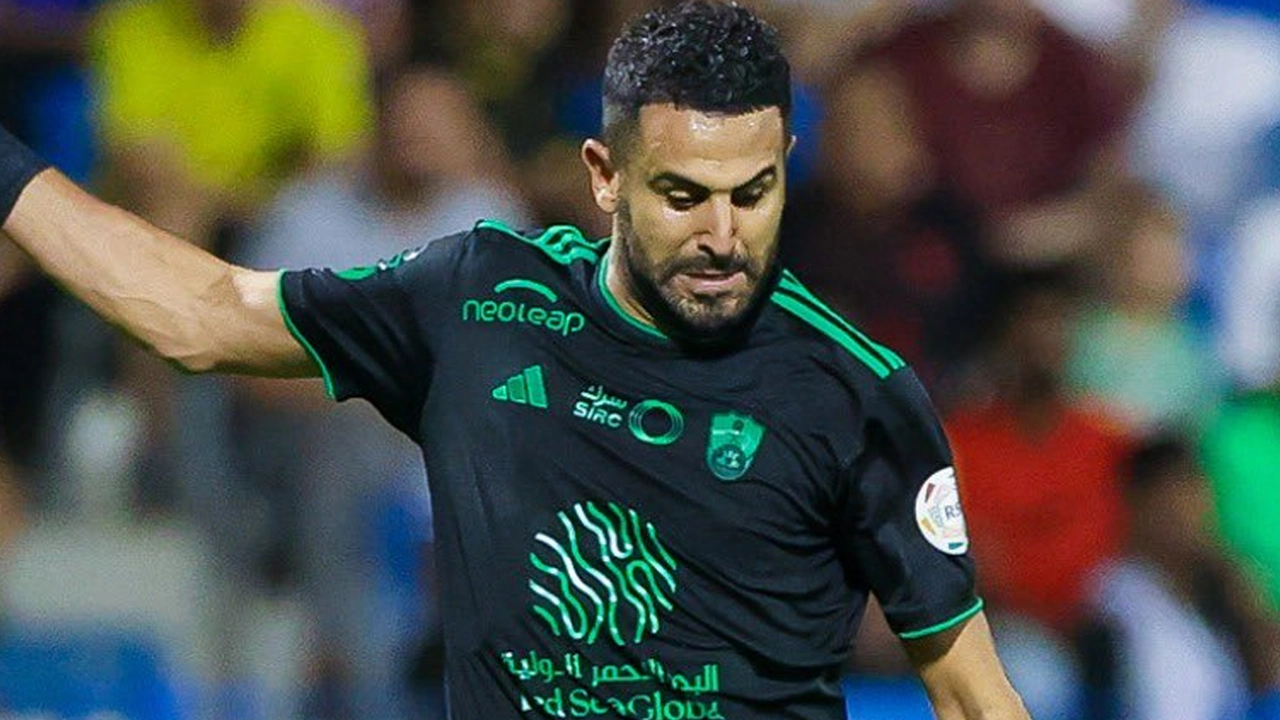 Riyad Mahrez : Ça sent le roussi avec Matthias Jaissle lors de la Coupe du Roi Riyad Mahrez : Ça sent le roussi avec Matthias Jaissle lors de la Coupe du Roi