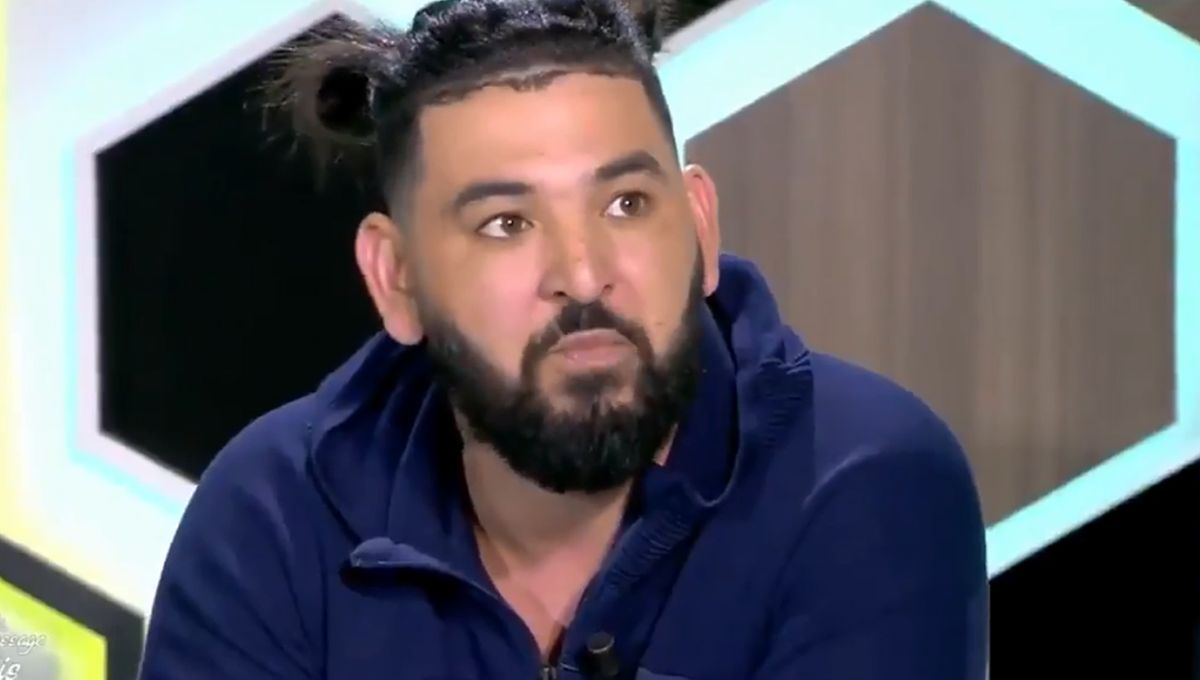 Mohamed Henni, influenceur franco-algérien, en interview à Mazouna.
