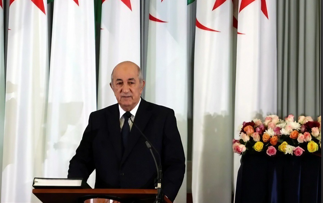 Abdelmadjid Tebboune prête serment lors d'une cérémonie officielle.