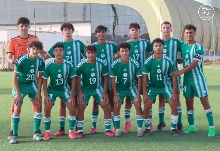 Lourde défaite de l'Algérie U17 face à l'Afrique du Sud : De 3-1 en faveur des Fennecs à 7-4 en faveur des Bafana Bafana Lourde défaite de l'Algérie U17 face à l'Afrique du Sud : De 3-1 en faveur des Fennecs à 7-4 en faveur des Bafana Bafana
