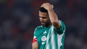 "Il est sans ambition",Riyad Mahrez dézingué par Mohammad Nour Riyad Mahrez avec un maillot algérien, l'air préoccupé.
