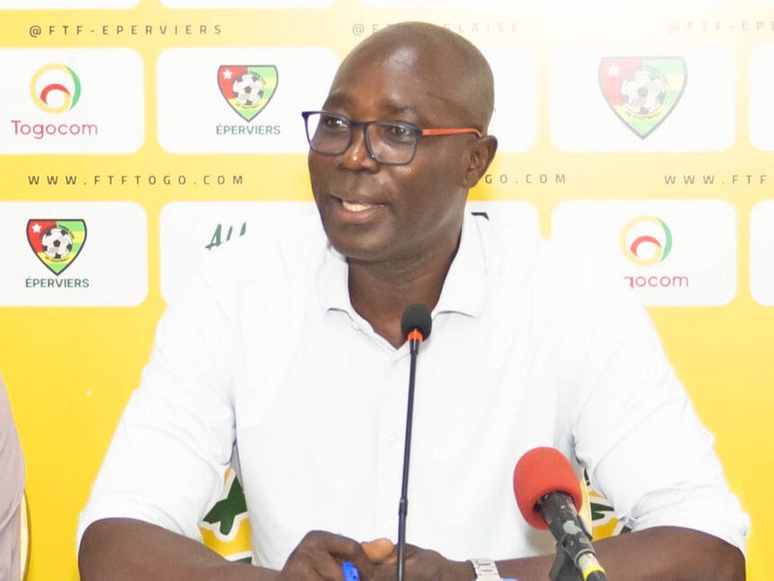 Daré Nibombé, entraîneur, lors d'une conférence de presse pour CAN 2025.