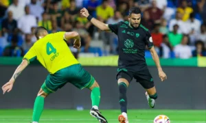 Et c'est fait! Riyad Mahrez vient d'inscrire son 1er but. Un coup de maitre à enseigner dans toutes les écoles du foot Riyad Mahrez a inscrit son 1er but de la saison en Saudi Pro