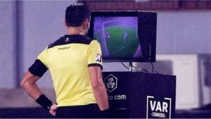 VAR en Algérie : une technologie au centre des polémiques