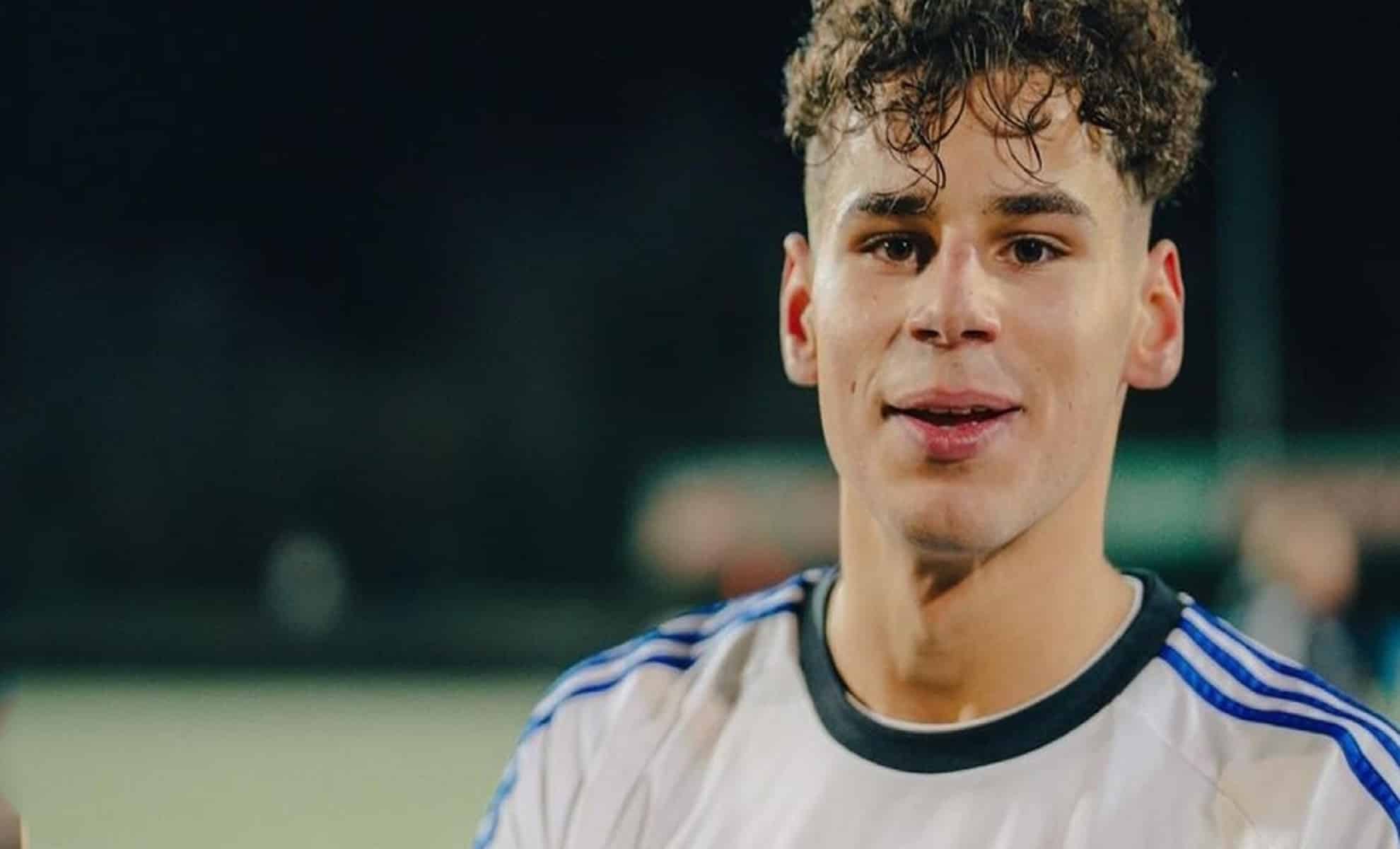 Amin Chiakha, nouveau joueur de l'équipe d'Algérie, lors d'un match de football.