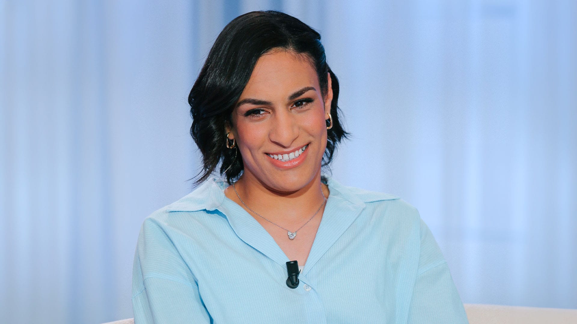 Imane Khelif : « Ne baissez jamais les bras » — Une médaillée d’Or inspirante malgré l’adversité Imane Khelif : « Ne baissez jamais les bras » — Une médaillée d’Or inspirante malgré l’adversité