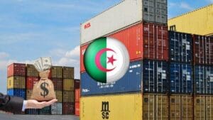 Urgent! L’Algérie dément formellement la rumeur de suspension commerciale avec la France Conteneurs de fret avec drapeau algérien et logo de la Tunisie.